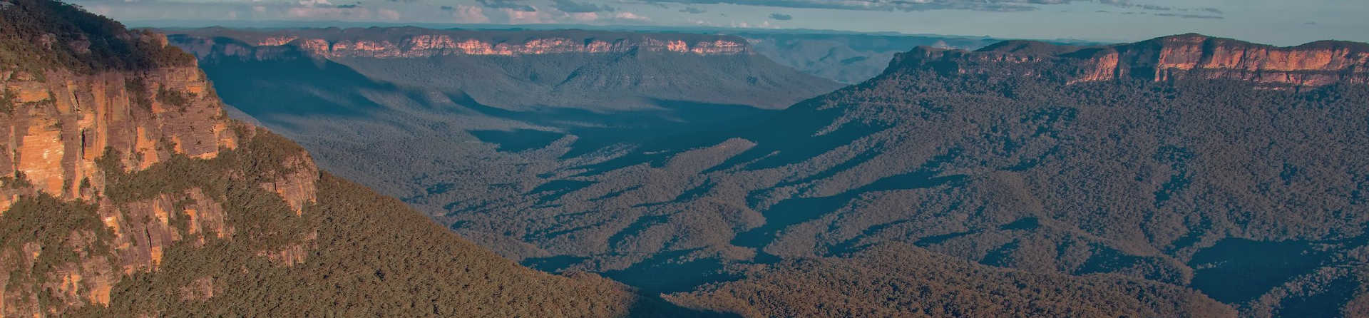 What is the best time to visit the Blue Mountains?