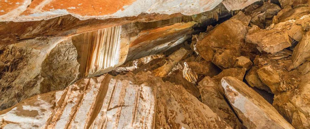 1 Day Jenolan Caves and Blue Mountains Tour $145