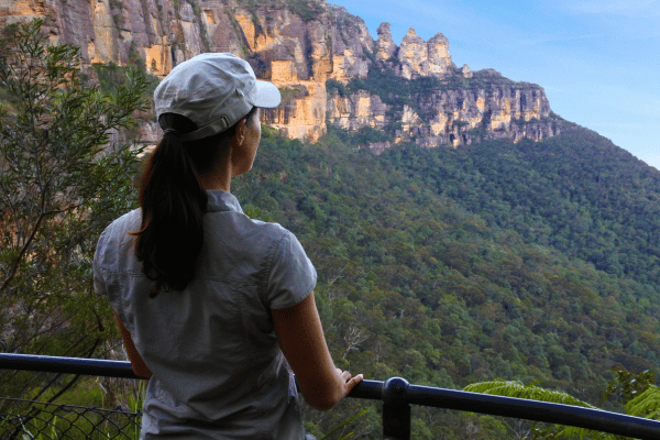 Three Sisters walk Blue Mountains