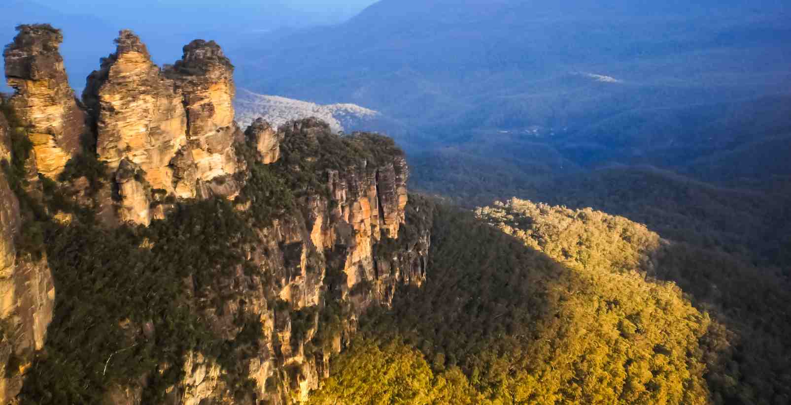 three sister rock formations