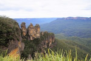 Three Sisters rock formation in the blue mountains
